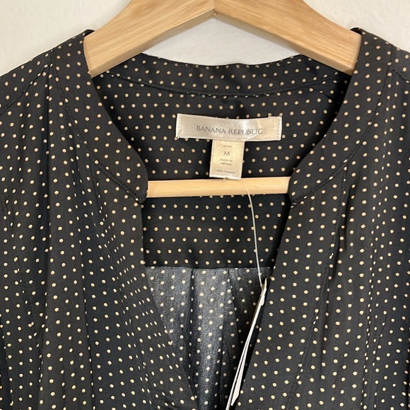 Banana Republic Top in Black and Tan Polka Dots size Petite Medium - Picture 2 of 6